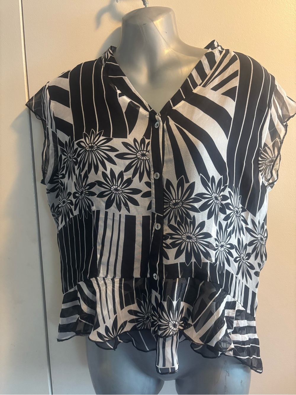Black & White Floral-Stripe Button Front Blouse with Ruffle Hem